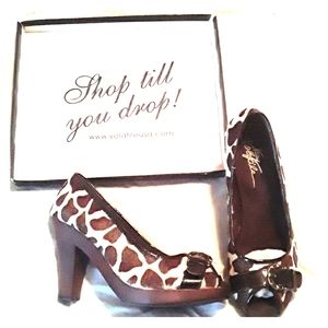 NIB Very Volatile Peeptoe Animal Print Heels